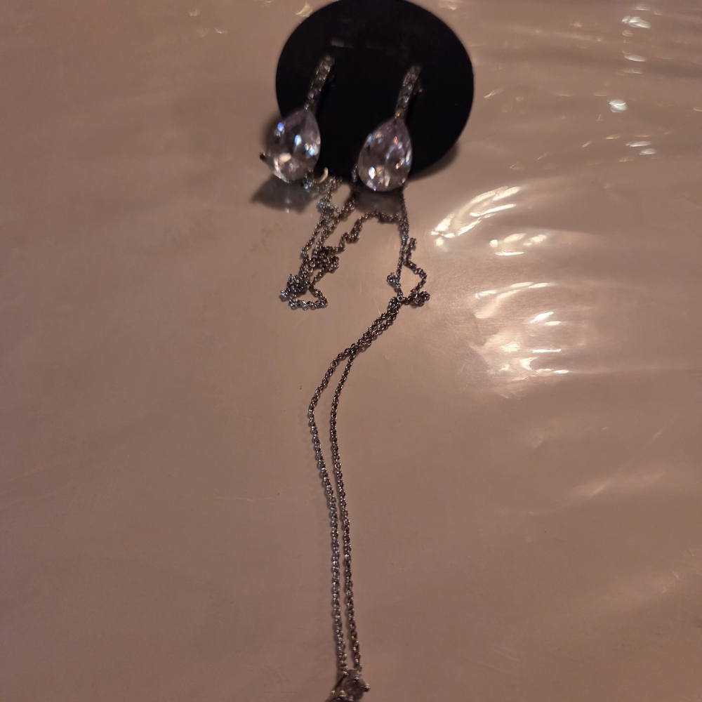 Elegant Silver Jewelry Set - Picture 4 of 4
